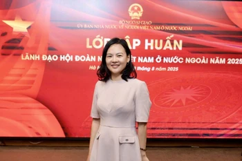 旅法越南创新网络（VINEU France）主任、在欧洲越南青年企业家协会（VYBE）主席陈河梅。图自越通社