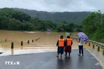 广治省多条国道、省道以及乡村道路出现多处塌方、积水，交通受阻。图自越通社