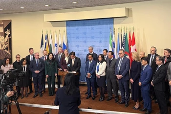 越南与来自世界多区域的43个国家共同发表了由韩国常驻联合国代表、大使代表核心小组宣读的《关于利用技术进行人口贩运问题联合声明》。图自越通社