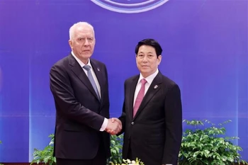 越南国家主席梁强会见俄罗斯联邦总检察长亚历山大·古察恩。图自越通社