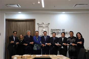 阮文海率团与墨西哥哈利斯科州代表团举行会谈。图自越通社