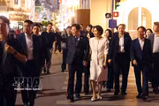 韩国总统李在明偕夫人在还剑湖畔漫步