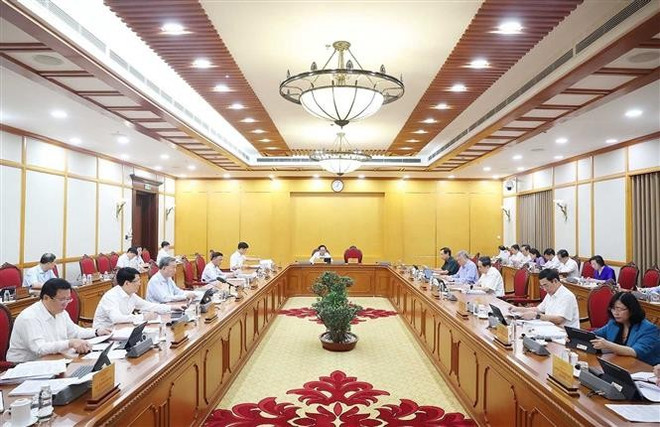 会议场景。图自越通社 vna-potal-tong-bi-thu-chu-tri-hop-bo-chinh-tri-ve-tien-do-sap-xep-to-chuc-bo-may-va-don-vi-hanh-chinh-8076515-1.jpg