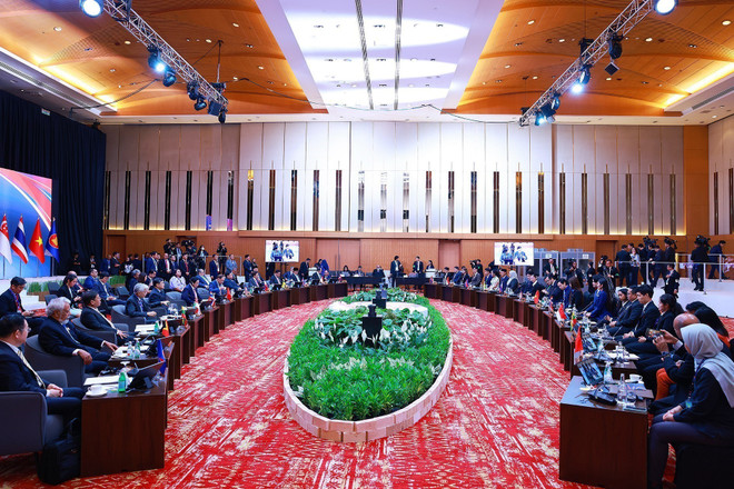 越南政府总理范明政出席东盟领导人与东盟青年对话会。图自越通社 vna-potal-thu-tuong-du-phien-doi-thoai-voi-thanh-nien-asean-8055073.jpg