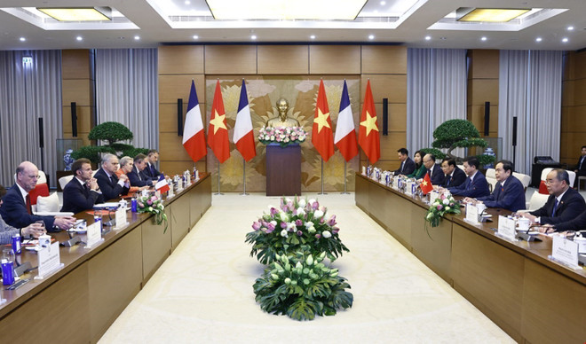 见面会场景。图自越通社 vna-potal-chu-tich-quoc-hoi-tran-thanh-man-hoi-kien-tong-thong-phap-emmanuel-macron-8055680.jpg