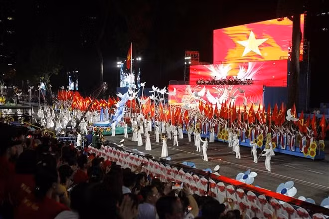 vna-potal-so-duyet-le-dieu-binh-dieu-hanh-ky-niem-50-nam-ngay-giai-phong-mien-nam-thong-nhat-dat-nuoc-7995972.jpg