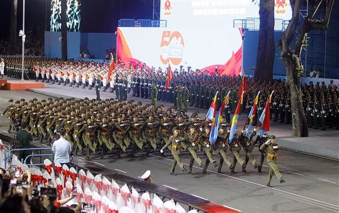 vna-potal-so-duyet-le-dieu-binh-dieu-hanh-ky-niem-50-nam-ngay-giai-phong-mien-nam-thong-nhat-dat-nuoc-7995962.jpg