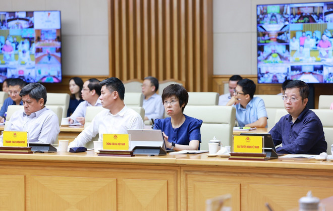 参加会议的代表。图自越通社 vna-potal-thu-tuong-chu-tri-hoi-nghi-tong-ket-dot-cao-diem-dau-tranh-phong-chong-buon-lau-8108638.jpg