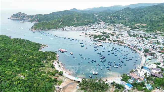 位于庆和省南部地区的永希湾,隶属于主山国家公园。图自越通社 vinh-hy-1.jpg