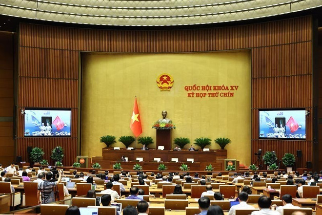 国会讨论《参加联合国维和行动法》。图自越通社 vna-potal-quoc-hoi-thao-luan-ve-du-an-luat-tham-gia-luc-luong-gin-giu-hoa-binh-cua-lien-hop-quoc-8094767.jpg