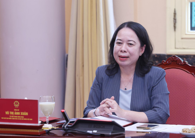 国家副主席武氏映春出席会议。图自越通社 vna-potal-chu-tich-nuoc-luong-cuong-lam-viec-voi-van-phong-chu-tich-nuoc-ve-nhiem-vu-trong-tam-thang-72025-8115597.jpg