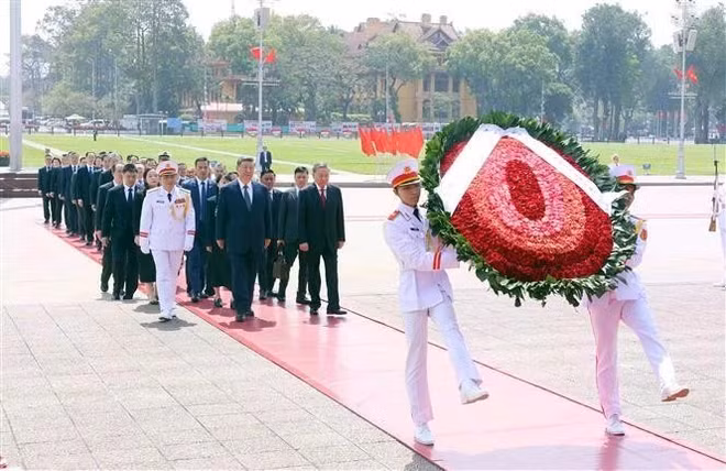 vna-potal-tong-bi-thu-chu-tich-nuoc-trung-quoc-tap-can-binh-vao-lang-vieng-chu-tich-ho-chi-minh-7972799-1.jpg