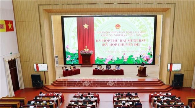 莱州省第十五届人民议会(任期为2021-2026年)第二十七次专题会议场景。图自越通社 lai-chau-220425.jpg