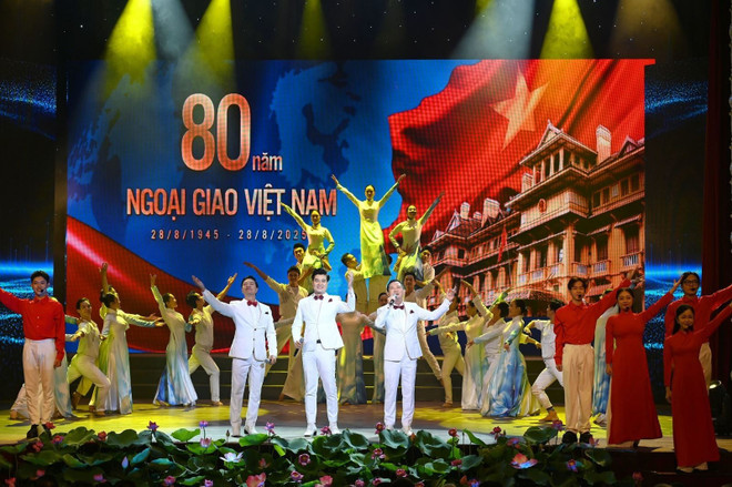 2025年8月22日,胡志明市外务局举行庆祝越南外交部门成立80周年(1945年8月28日-2025年8月28日)和胡志明市外务局成立50周年纪念活动。图自越通社 ngoai-giao-80.jpg