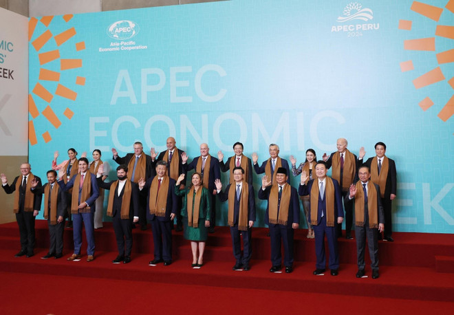 越南国家主席梁强与各国领导人出席在秘鲁利马举行的第31届亚太经合组织峰会。图自越通社 apec-2.jpg