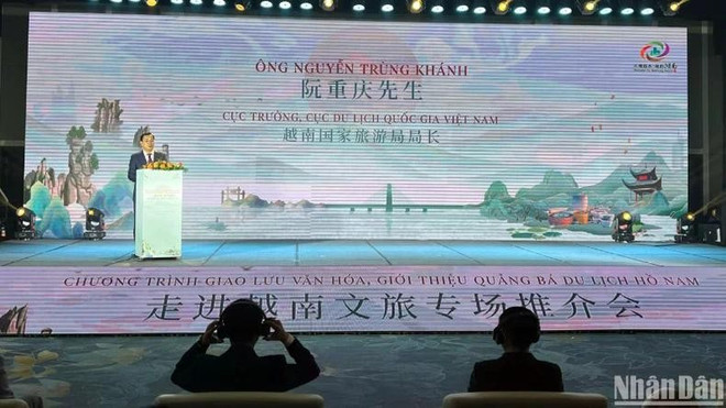 越南国家旅游局局长阮重庆在活动上发表讲话。图自《人民报》 3cabd69f36a043acb6aacb98f68f9e40.jpg