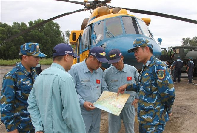vna-potal-dung-truc-thang-van-chuyen-24-tan-hang-cuu-tro-cho-dong-bao-vung-lu-bi-co-lap-o-nghe-an-8171837.jpg