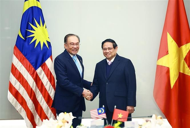 vna-potal-thu-tuong-pham-minh-chinh-lam-viec-voi-thu-tuong-malaysia-anwar-ibrahim-7874444.jpg
