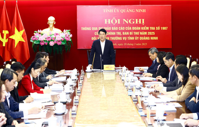 国家主席梁强主持召开会议。图自越通社 vna-potal-chu-tich-nuoc-chu-tri-hoi-nghi-thong-qua-du-thao-ket-qua-kiem-tra-voi-ban-thuong-vu-tinh-uy-quang-ninh-7920711.jpg