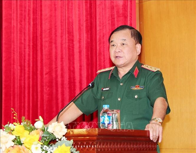 越共中央委员、国防部副部长黄春战上将主持会议。图自越通社 doi-161025.jpg