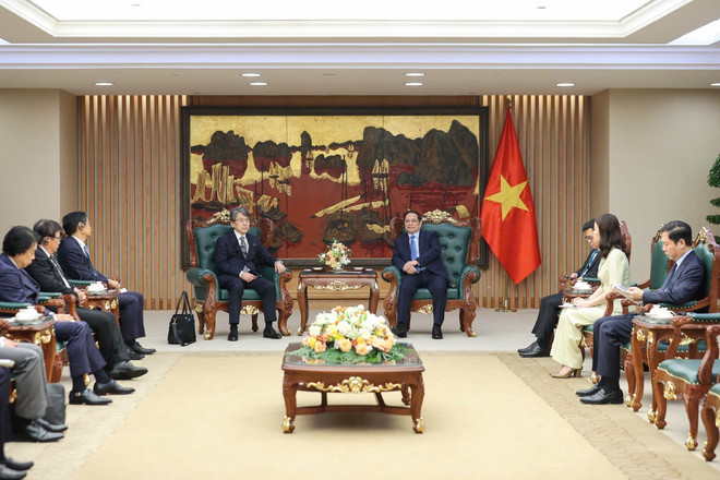 越南总理范明政会见日本国际协力银行(JBIC)董事长前田匡史。图自越通社 vna-potal-thu-tuong-tiep-ong-tadashi-maeda-chu-tich-ngan-hang-hop-tac-quoc-te-nhat-ban-8120624.jpg