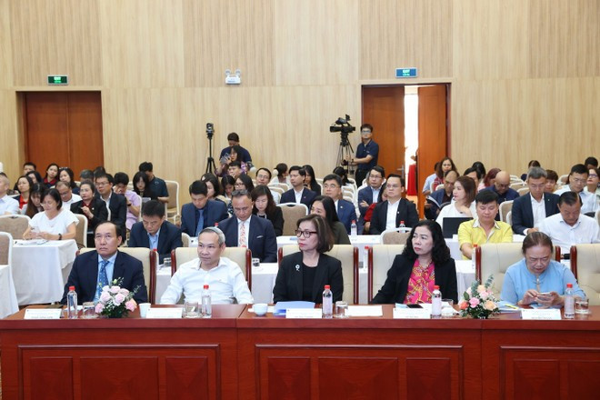 “关于推动民营经济发展的第68号决议(68-NQ/TW):上市公司和公众企业所面临的机遇?”研讨会。图自 Vietnam+ a47i7178.jpg