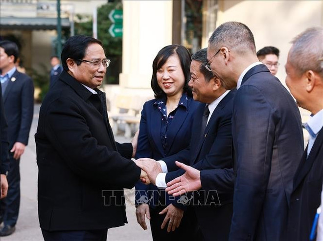 范明政总理视察中央肺科医院。（图：越通社）