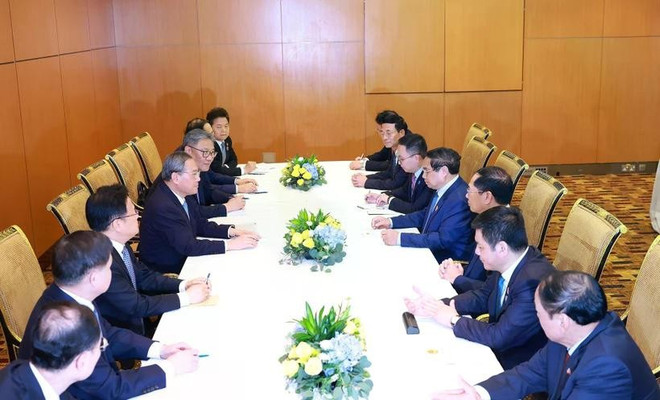 越南政府总理范明政与中国国务院总理李强举行会谈。图自越通社 ong-pham-minh-chinh-gap-thu-tuong-trung-quoc-ly-cuong-8057865.jpg
