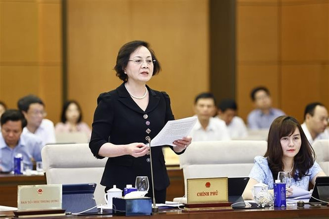 内务部部长范氏青茶。图自越通社 vna-potal-ubtv-quoc-hoi-cho-y-kien-ve-de-an-sap-xep-don-vi-hanh-chinh-cap-tinh-nam-2025-8074721.jpg