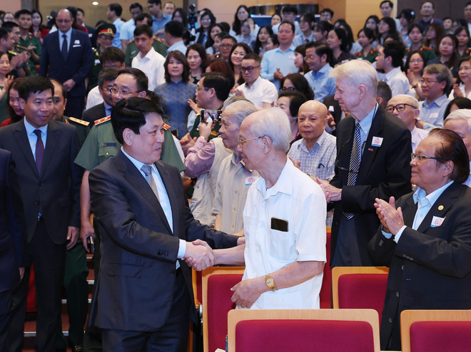 越南国家主席梁强出席研讨会。图自越通社 vna-potal-chu-tich-nuoc-du-hoi-thao-khoa-hoc-ve-vai-tro-cua-ngoai-giao-ky-niem-50-nam-thong-nhat-dat-nuoc-7989353.jpg