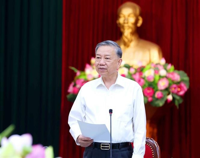 27日下午,越共中央总书记苏林与中央组织部召开会议,听取有关越共十三大以来工作任务落实情况、取得的突出成效以及下一阶段重点工作的报告。图自越通社 vna-potal-tong-bi-thu-to-lam-lam-viec-voi-ban-to-chuc-trung-uong-8058039.jpg