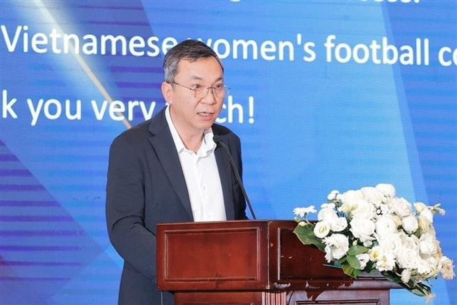越南足球联合会主席陈国俊在发布会上发言。图自越通社 vna-potal-le-ra-mat-chien-luoc-phat-trien-bong-da-nu-viet-nam-giai-doan-2024-2027-8077368.jpg