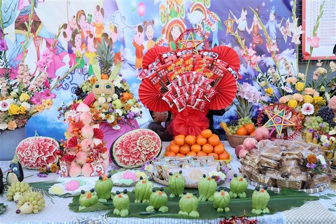 在匈牙利,10月4日晚,匈牙利越南人协会在布达佩斯升龙商业中心隆重就中秋晚会。图自越通社 vna-potal-cong-dong-nguoi-viet-nam-tai-hungary-to-chuc-dem-hoi-trung-thu-2025-8320379.jpg