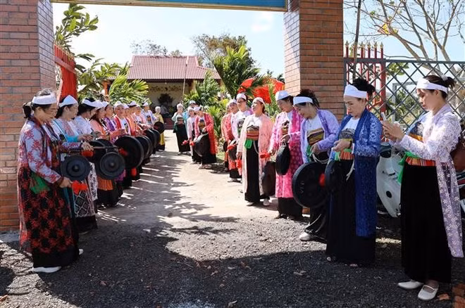 vna-potal-du-xuan-cung-le-hoi-tren-cao-nguyen-dak-lak-7857855.jpg