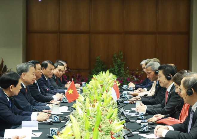 vna-potal-tong-bi-thu-to-lam-hoi-dam-voi-thu-tuong-singapore-lawrence-wong-7908332.jpg