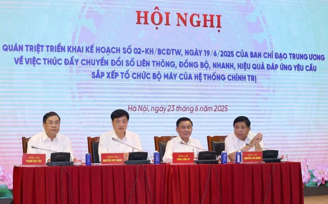 出席会议的代表们。图自越通社 ban-chi-dao-thuc-day-chuyen-doi-so-1.jpg