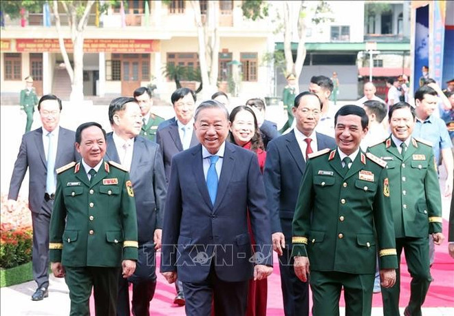 越共中央总书记、中央军委书记苏林出席活动。图自越通社 tbt-va-cac-dai-bieu.jpg