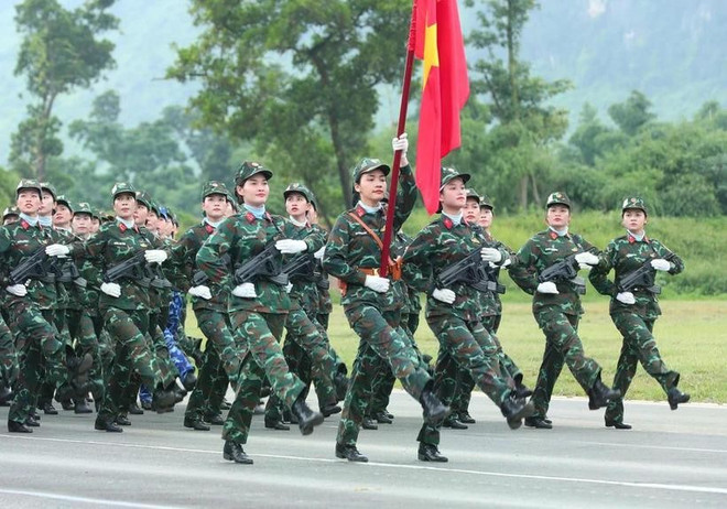 女兵方阵参加A80任务合练。图自越通社 1.jpg