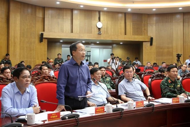 河静省委书记阮唯林在会议发表讲话。图自越通社 vna-potal-thu-tuong-pham-minh-chinh-truc-tiep-chi-dao-ung-pho-bao-so-5-8231626.jpg