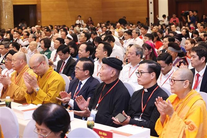 出席会面交流活动的代表们。图自越通社 vna-potal-chu-tich-nuoc-va-thu-tuong-gap-mat-dai-bieu-tieu-bieu-cac-tang-lop-nhan-dan-tham-du-dai-le-2-9-8230709.jpg
