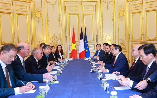 会谈场景。图自越通社 vna-potal-thu-tuong-pham-minh-chinh-hoi-dam-voi-thu-tuong-phap-francois-bayrou-8084133.jpg