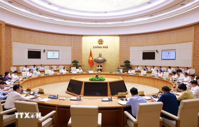 5月9日上午,越南政府总理范明政主持召开政府专题会议,重点讨论各级行政单位整合重组工作以及建立两级地方政府组织模式的相关问题。图自越通社 thu-tuong-pham-minh-chinh-chu-tri-cuoc-hop-chinh-phu-chuyen-de-ve-viec-sap-xep-don-vi-hanh-chinh-cac-cap-8021748.jpg