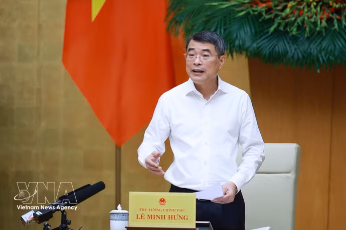 越南政府总理黎明兴主持召开2026年7月份政府例行会议。图自越通社