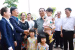 政府总理范明政视察芹苴市并指导解决重点问题