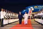 越南政府总理范明政携夫人开始对马来西亚进行正式访问并出席第46届东盟峰会