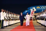 越南政府总理范明政携夫人开始对马来西亚进行正式访问并出席第46届东盟峰会