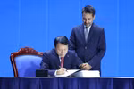 各国代表陆续签署《河内公约》