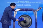 政府总理范明政出席胡志明市越南国际金融中心揭牌仪式