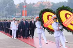 越南共产党成立96周年：越南党和国家领导人拜谒胡志明主席