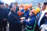 范明政总理视察两条高速公路建设情况